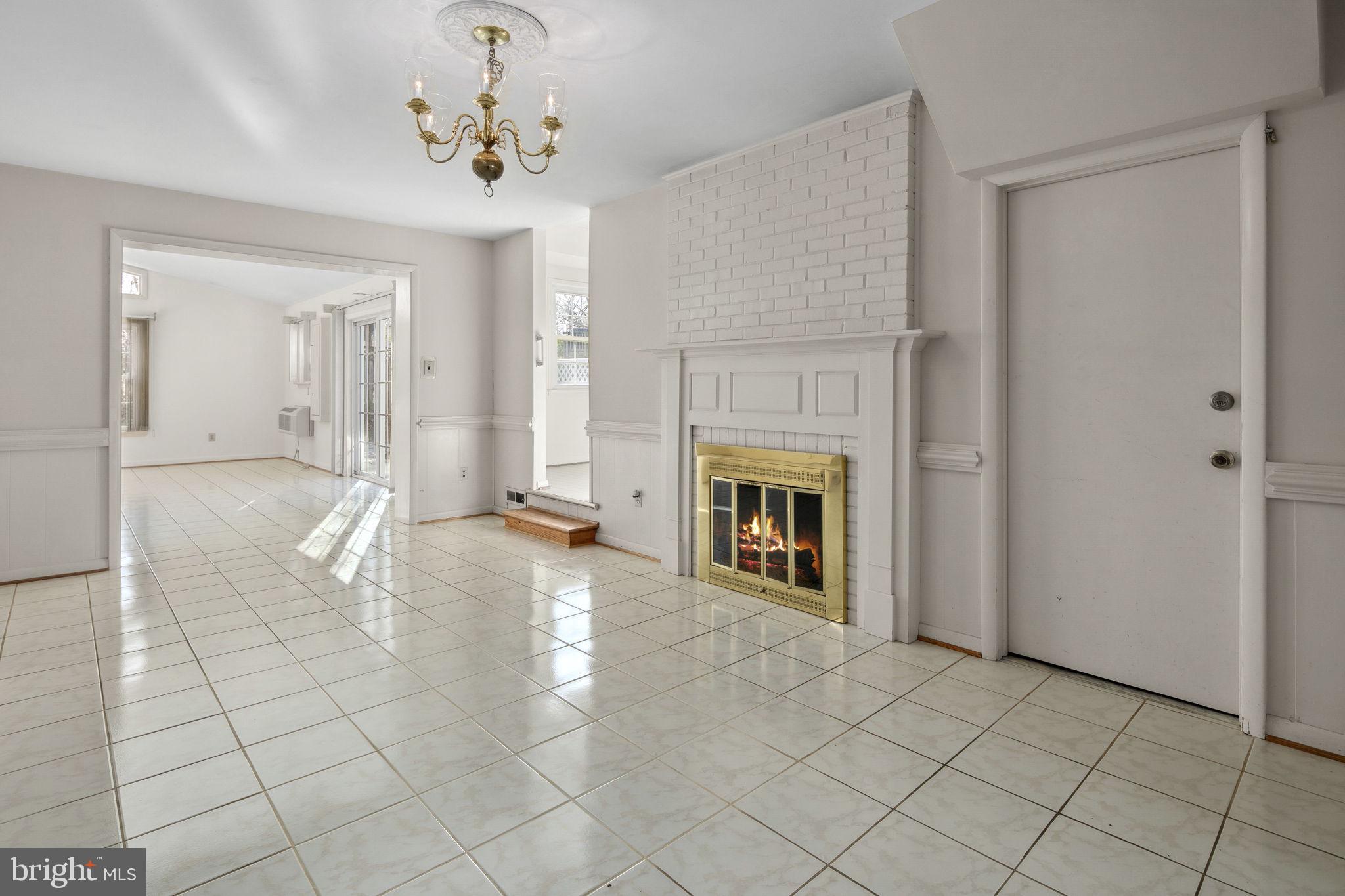 RIVERSIDE ESTATES - Residential