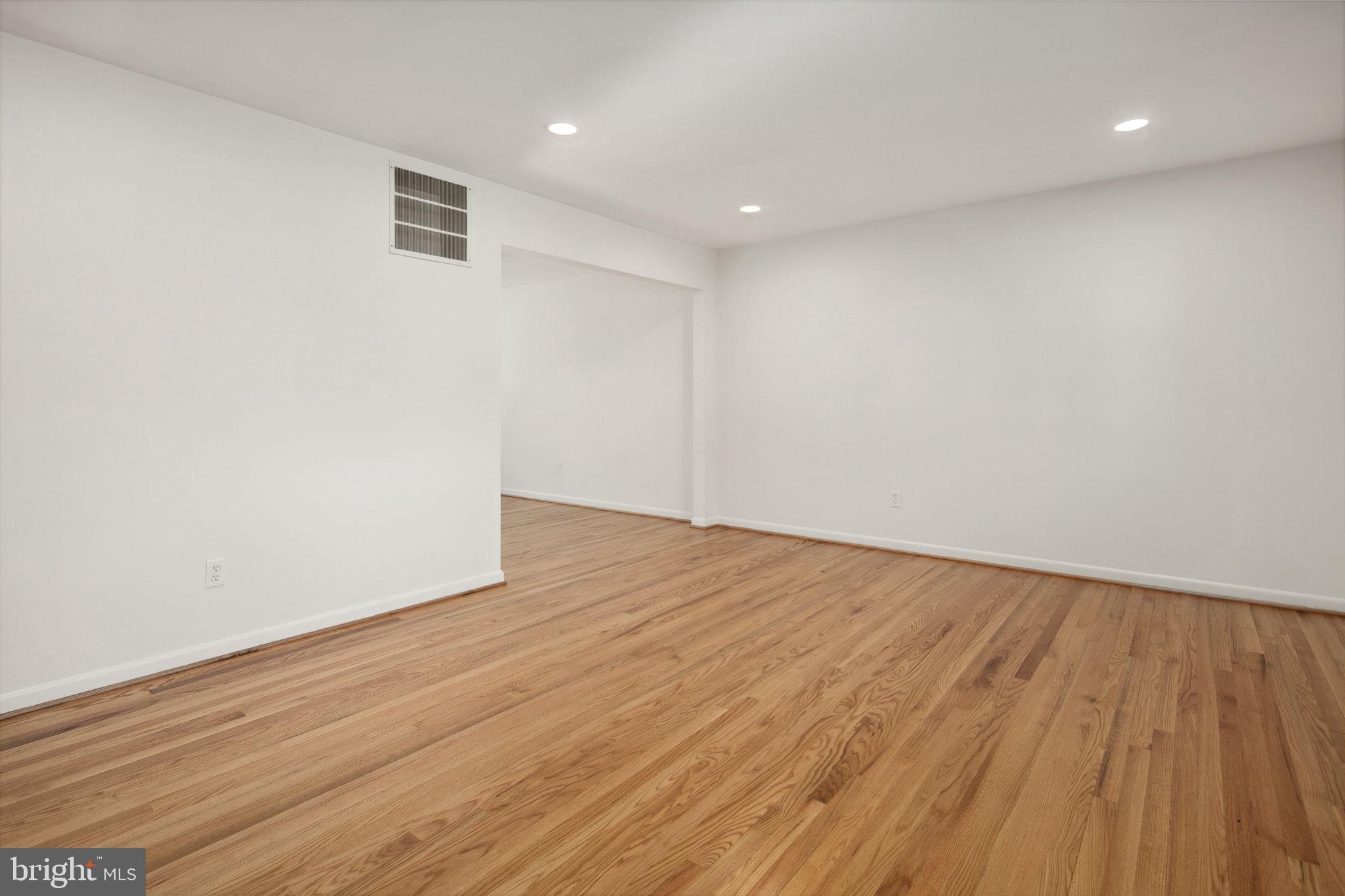 RIVERSIDE ESTATES - Residential