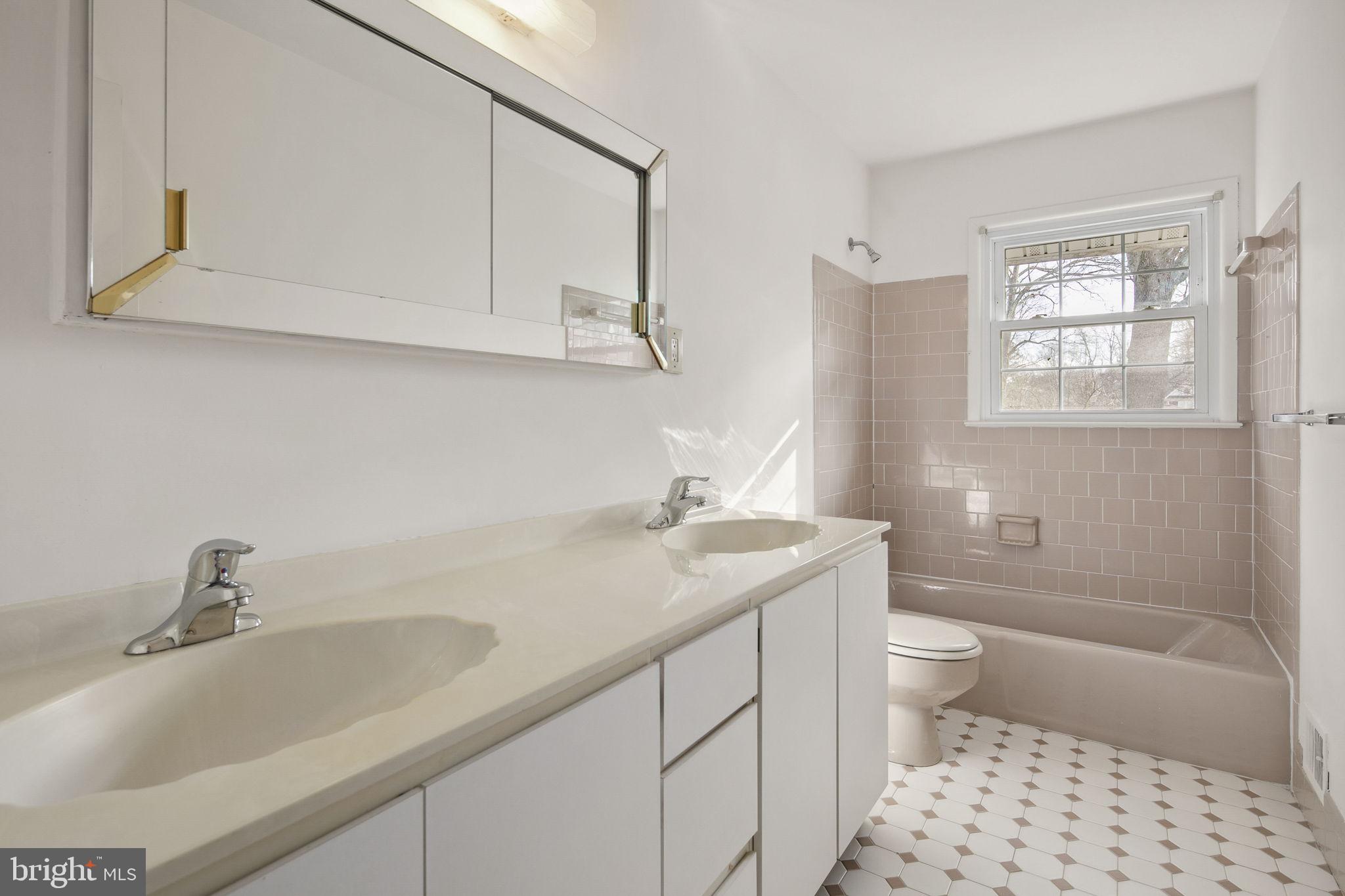 RIVERSIDE ESTATES - Residential