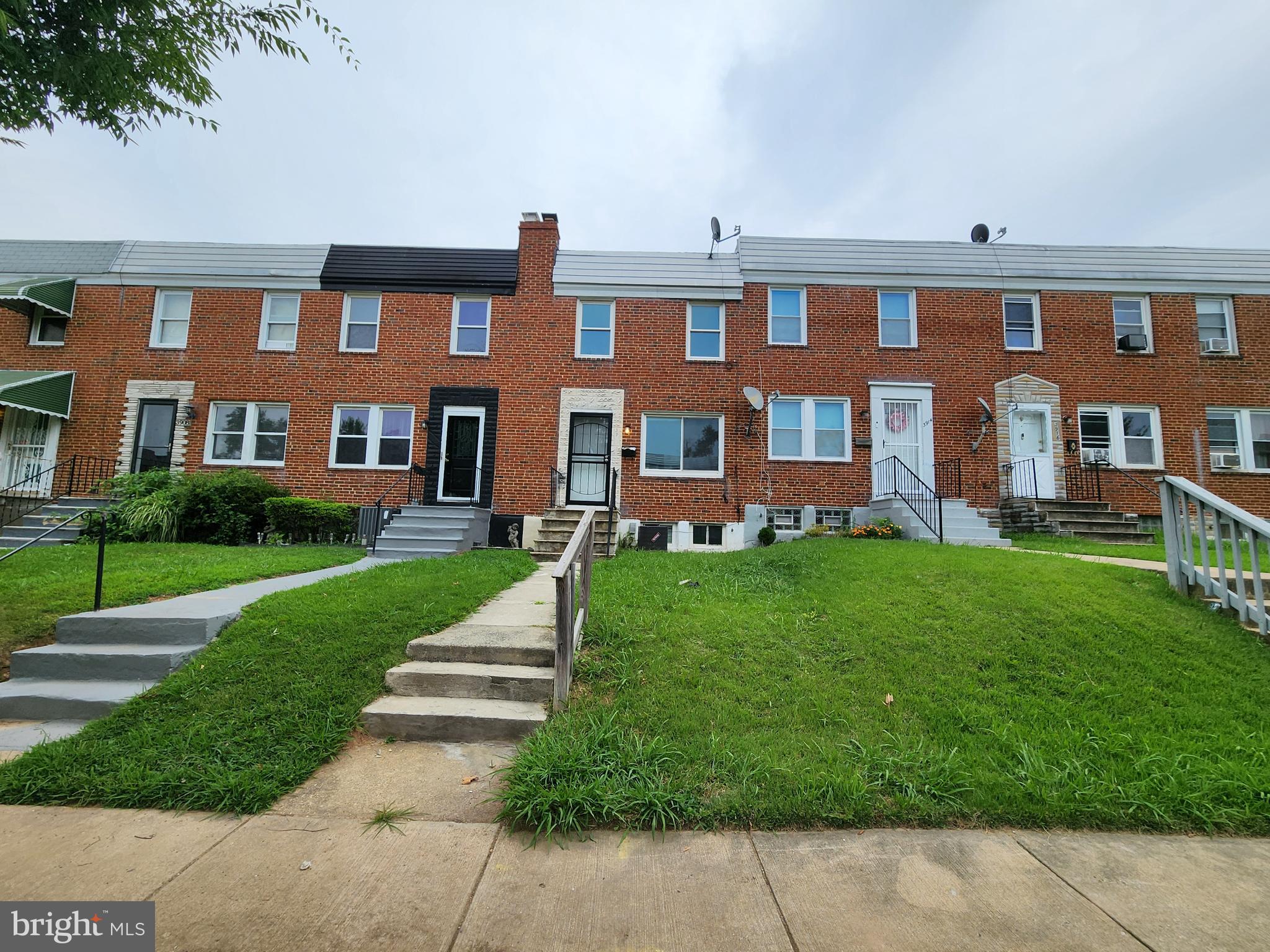 ONLINE AUCTION: Bidding begins 8/19/2025 @ 10:00 AM. Bidding ends 8/21/2025 @ 11:10 AM. List Price is Suggested Opening Bid. Deposit: $10,000.
2-story townhome in the Belair-Edison neighborhood.
Located near Clifton Park and Herring Run Park, offering access to green space and trails.
Closest traffic arteries are Belair Rd and Erdman Ave.
Currently owner-occupied but will be delivered vacant.