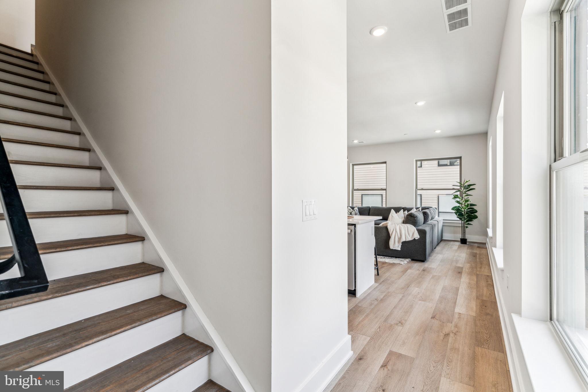 EAST FALLS - Residential