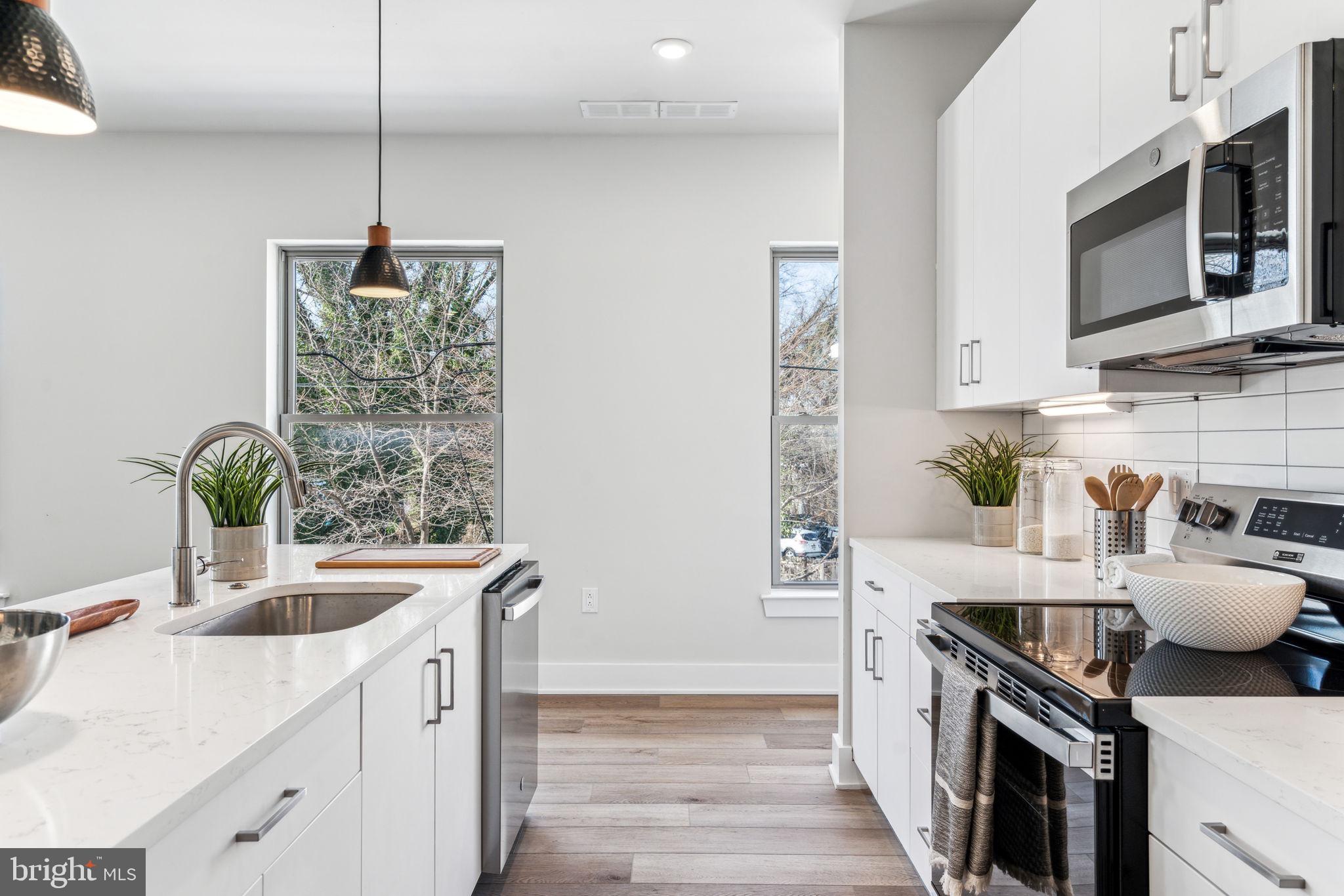EAST FALLS - Residential