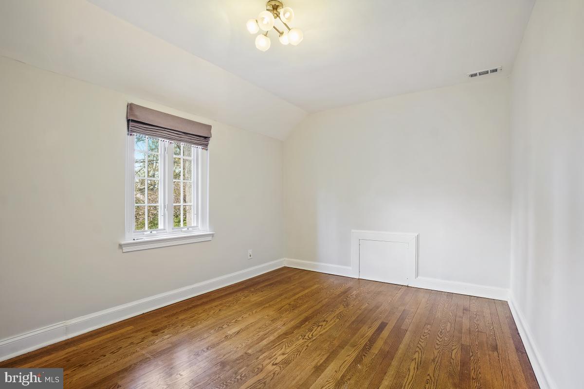 GREENWICH FOREST - Residential