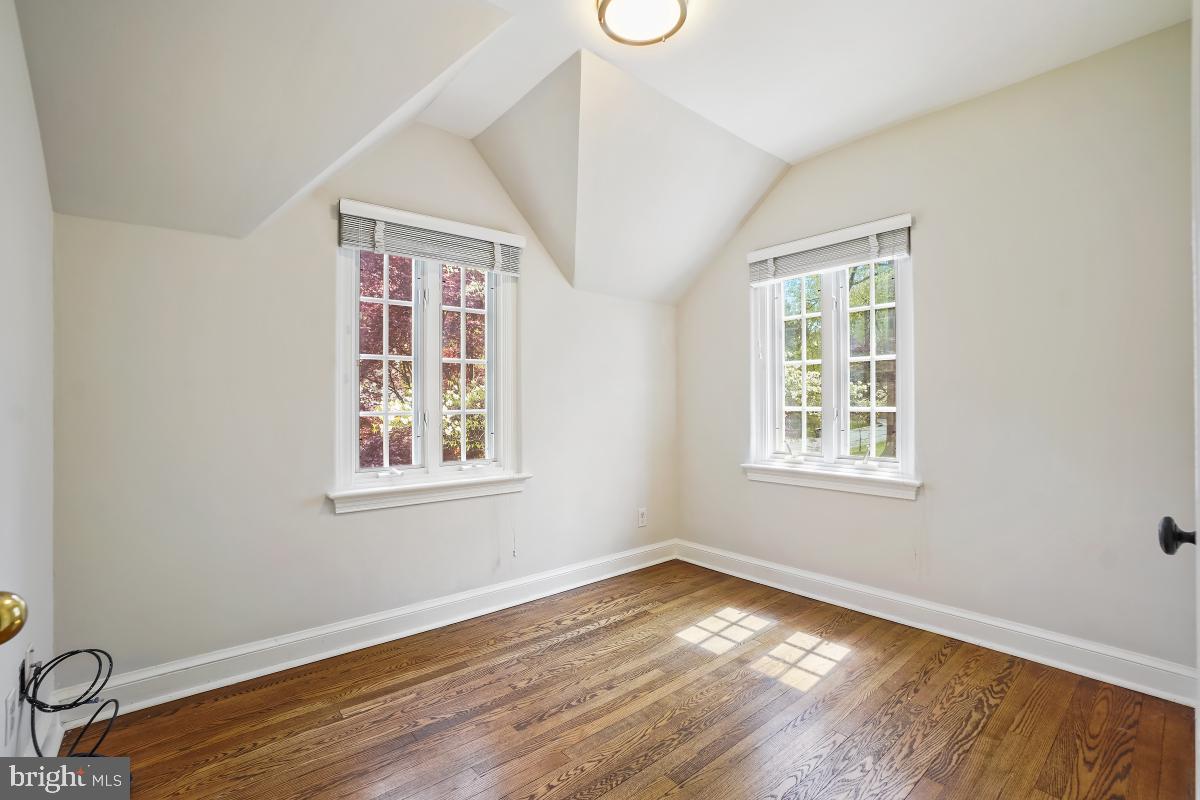 GREENWICH FOREST - Residential