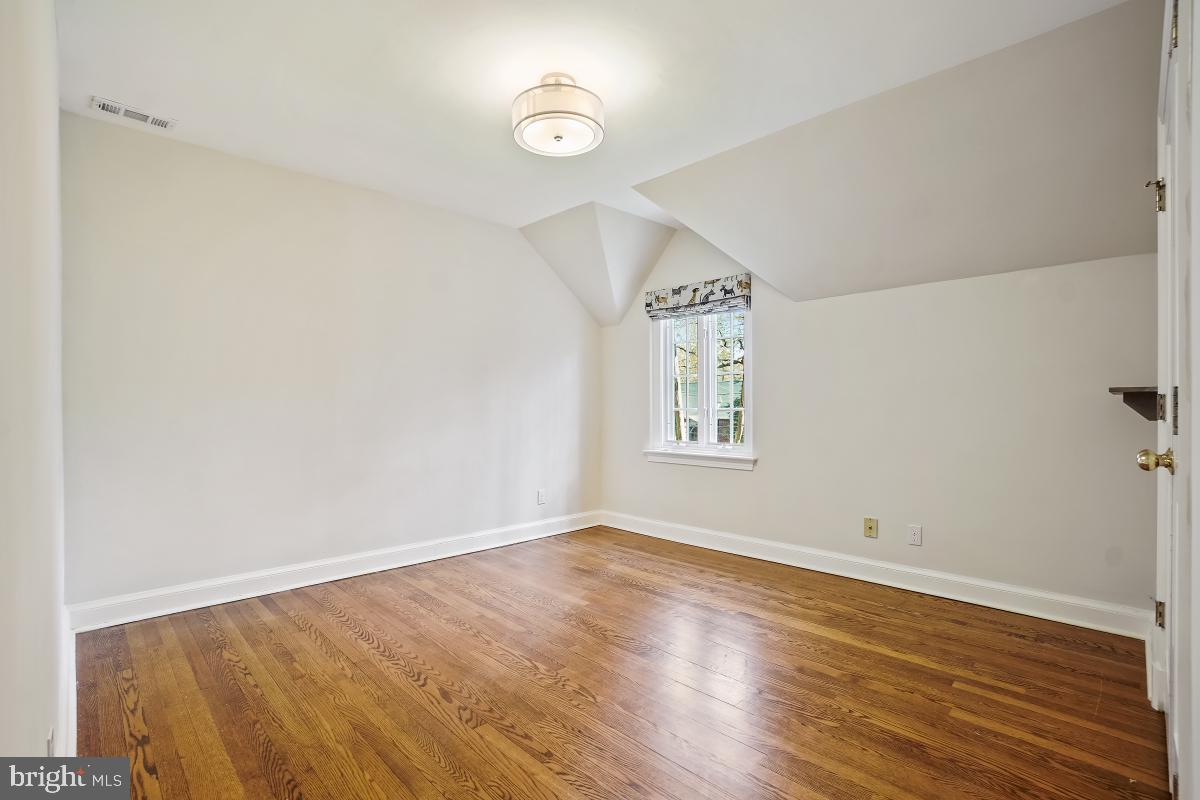 GREENWICH FOREST - Residential