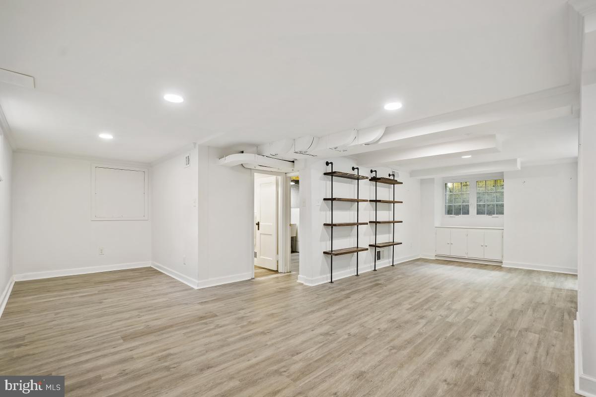 GREENWICH FOREST - Residential