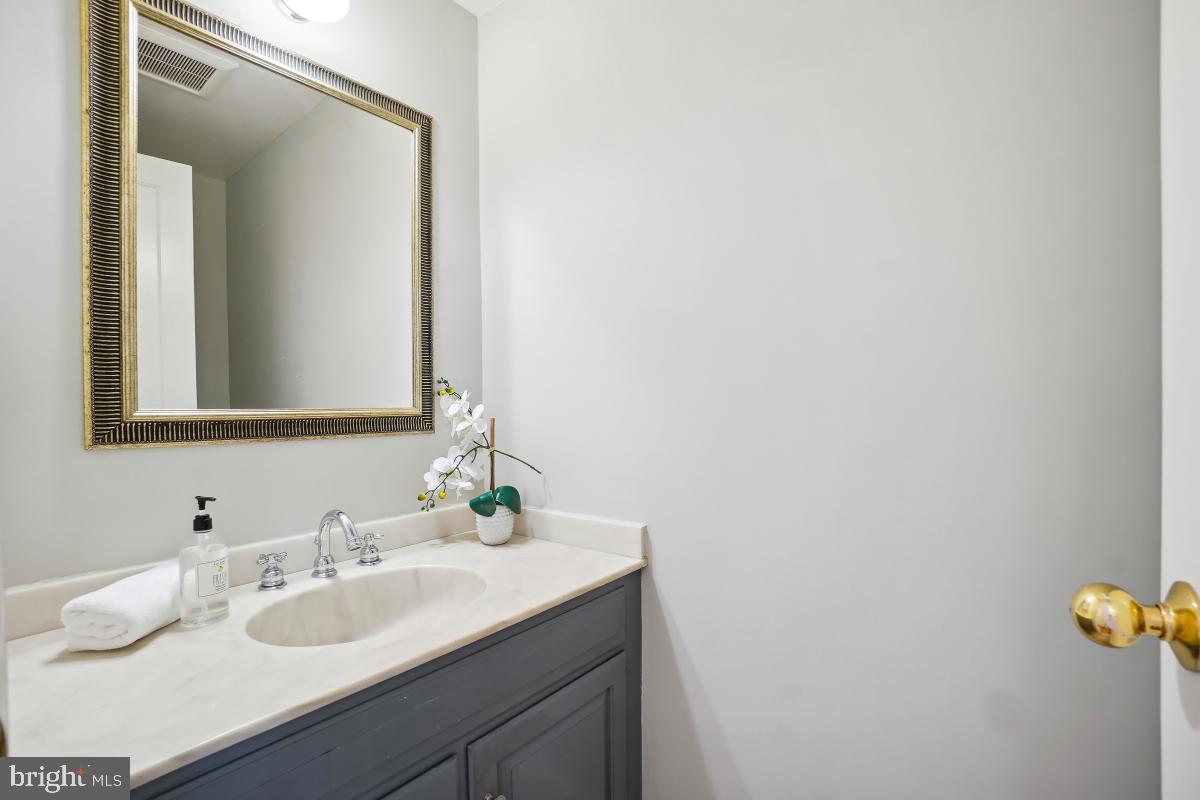 GREENWICH FOREST - Residential