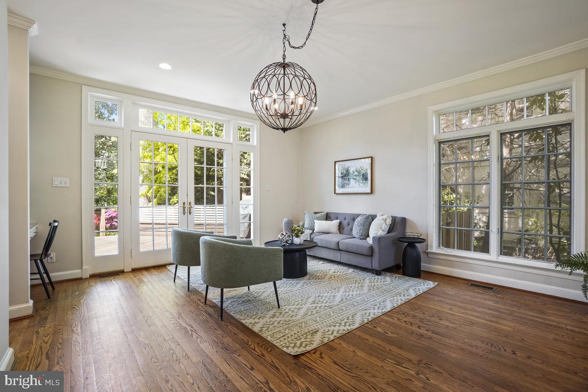 GREENWICH FOREST - Residential