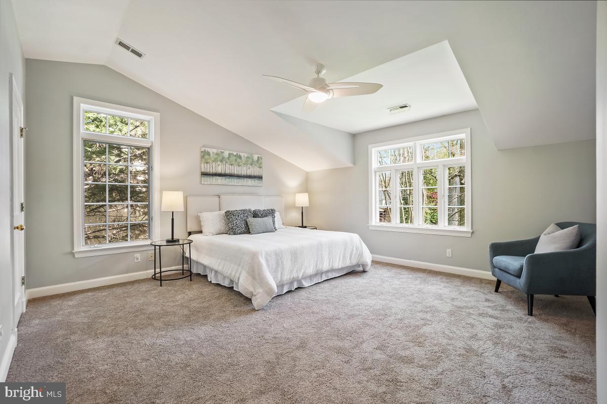 GREENWICH FOREST - Residential