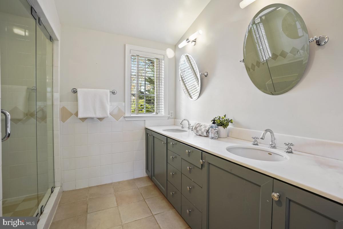 GREENWICH FOREST - Residential