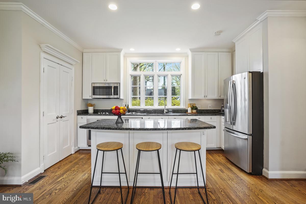 GREENWICH FOREST - Residential