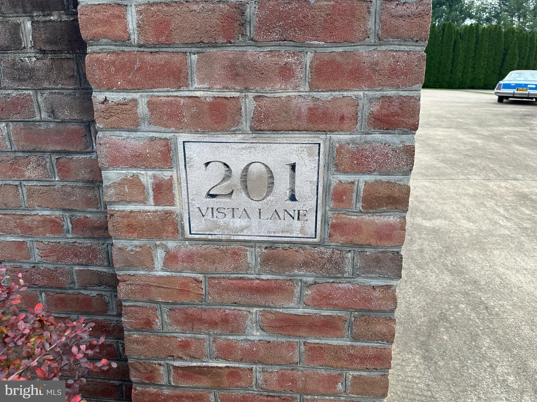 201 VISTA LANE