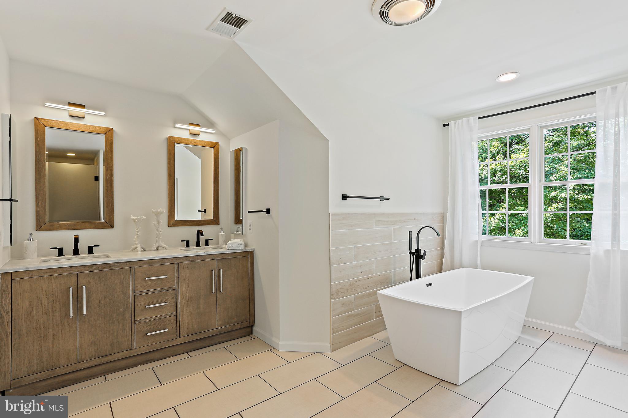 VILLAGE OF RIVER HILL - Residential