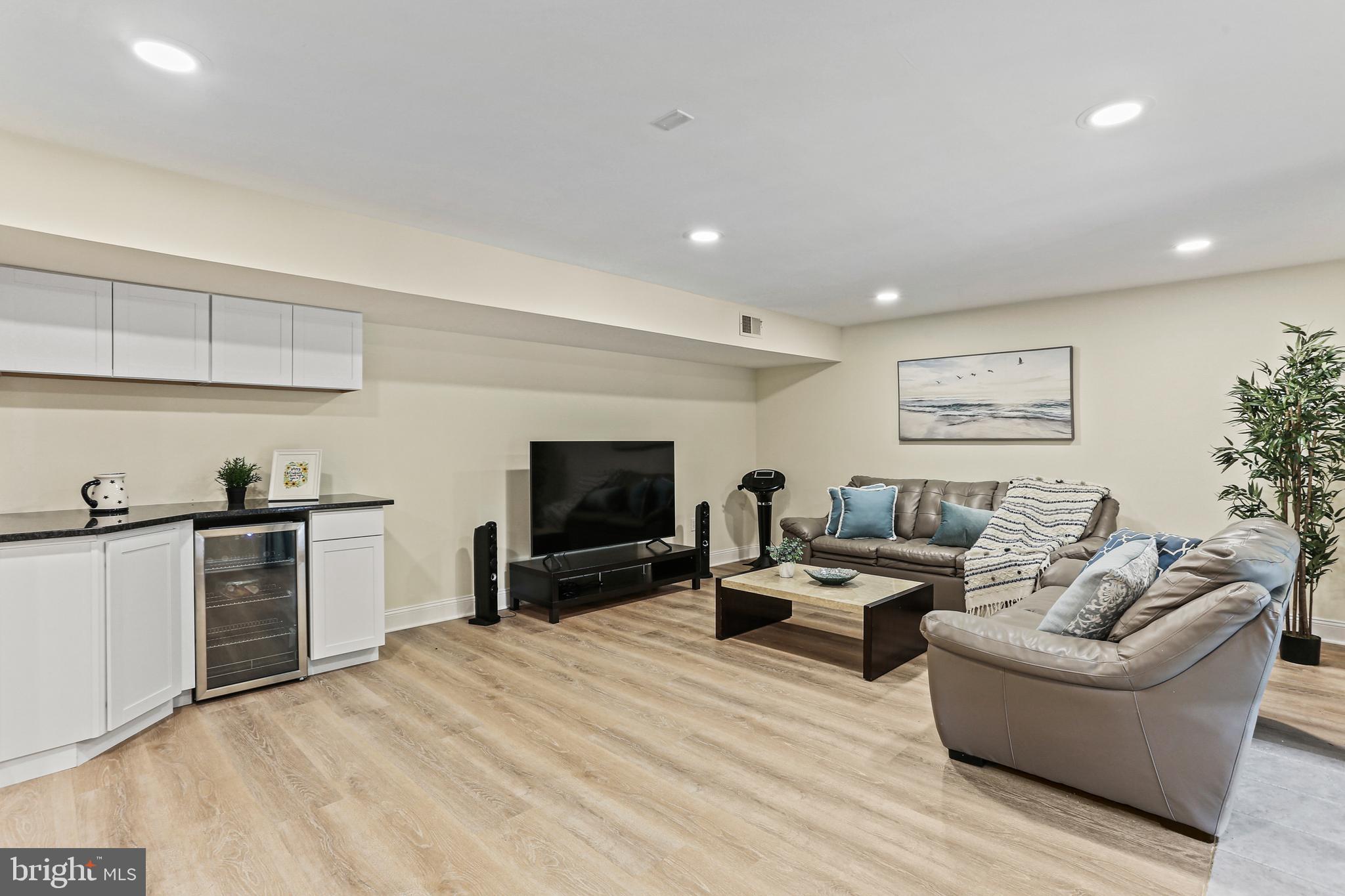 VILLAGE OF RIVER HILL - Residential