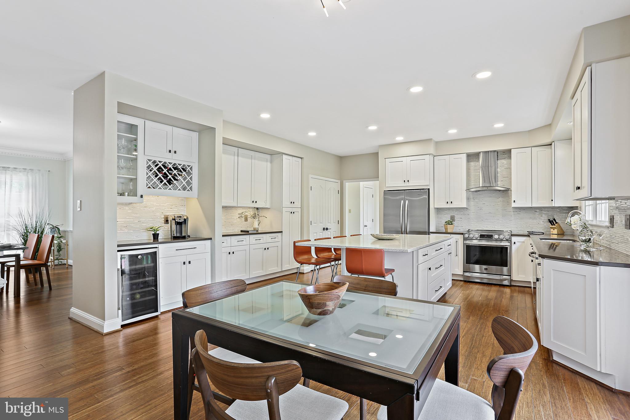 VILLAGE OF RIVER HILL - Residential