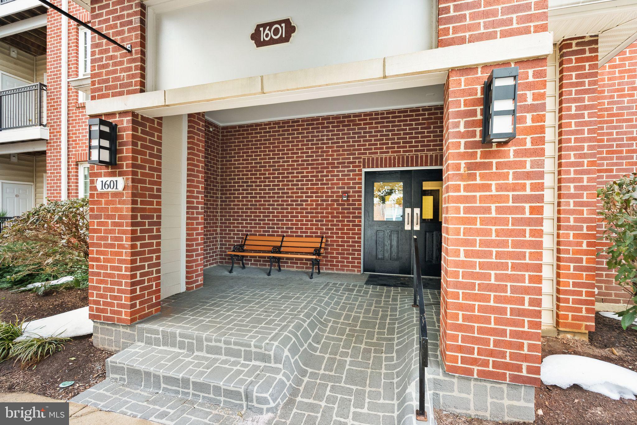 GATES OF MCLEAN - Residential