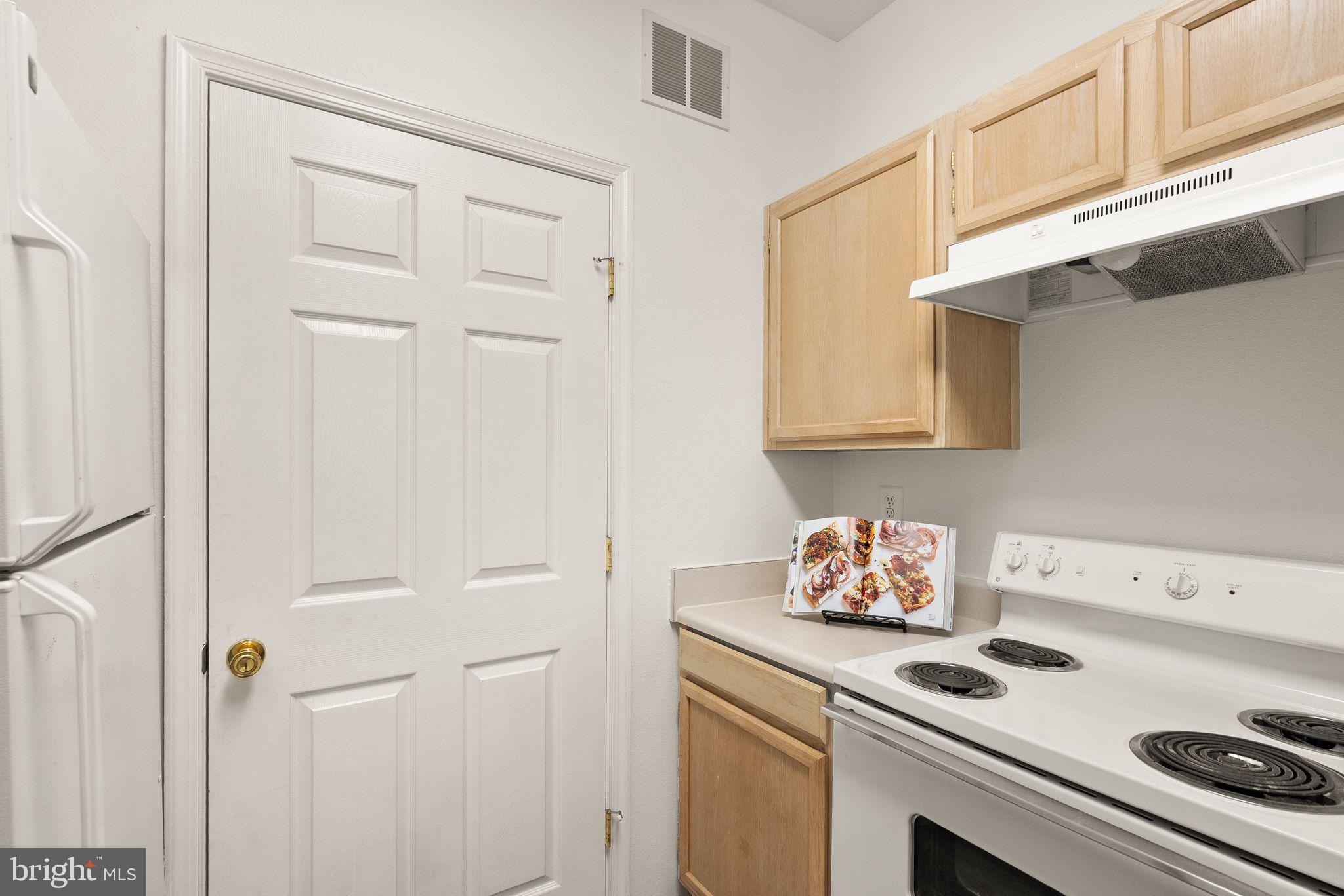 GATES OF MCLEAN - Residential