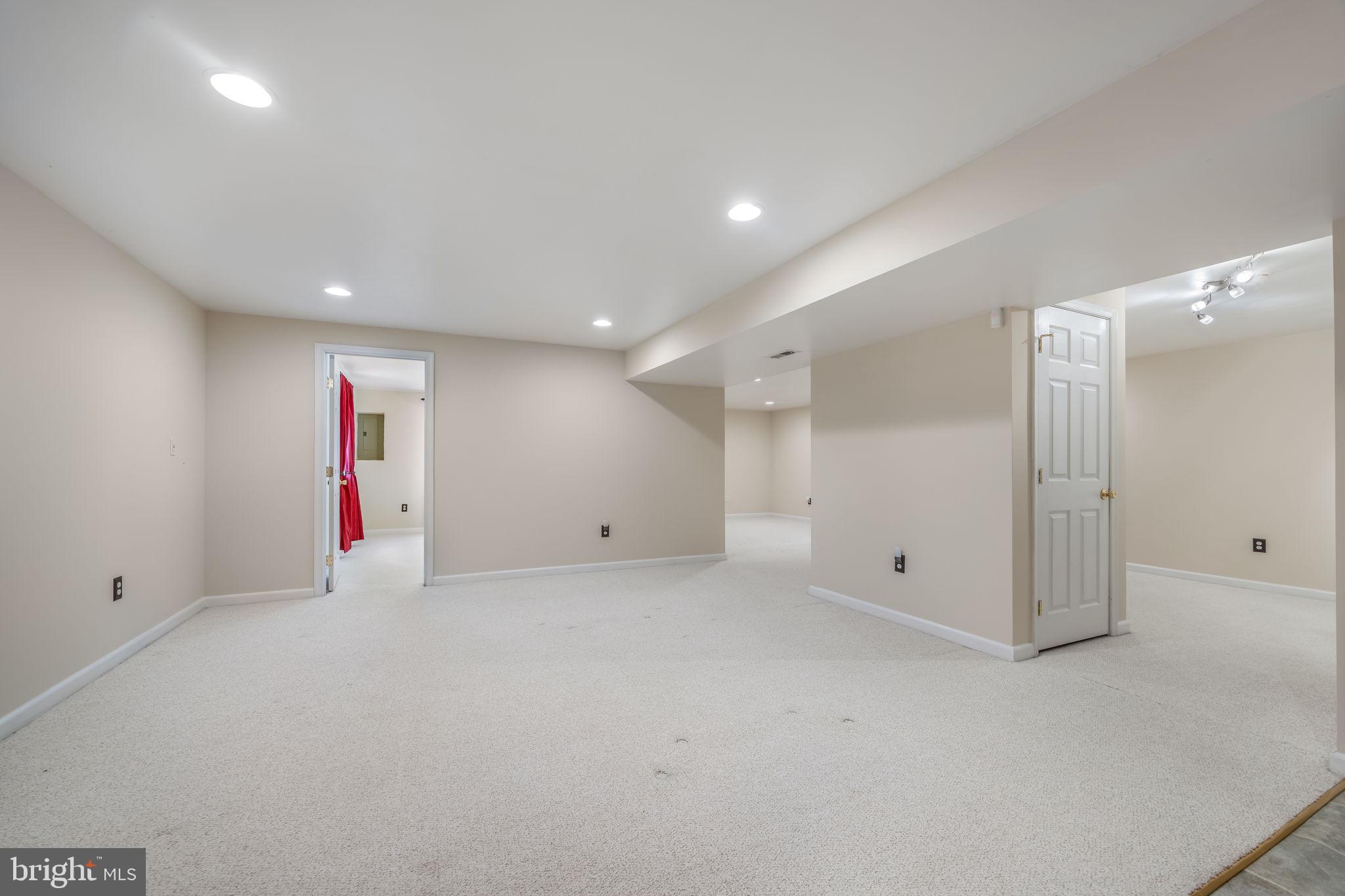 SOUTH WOODS - Residential