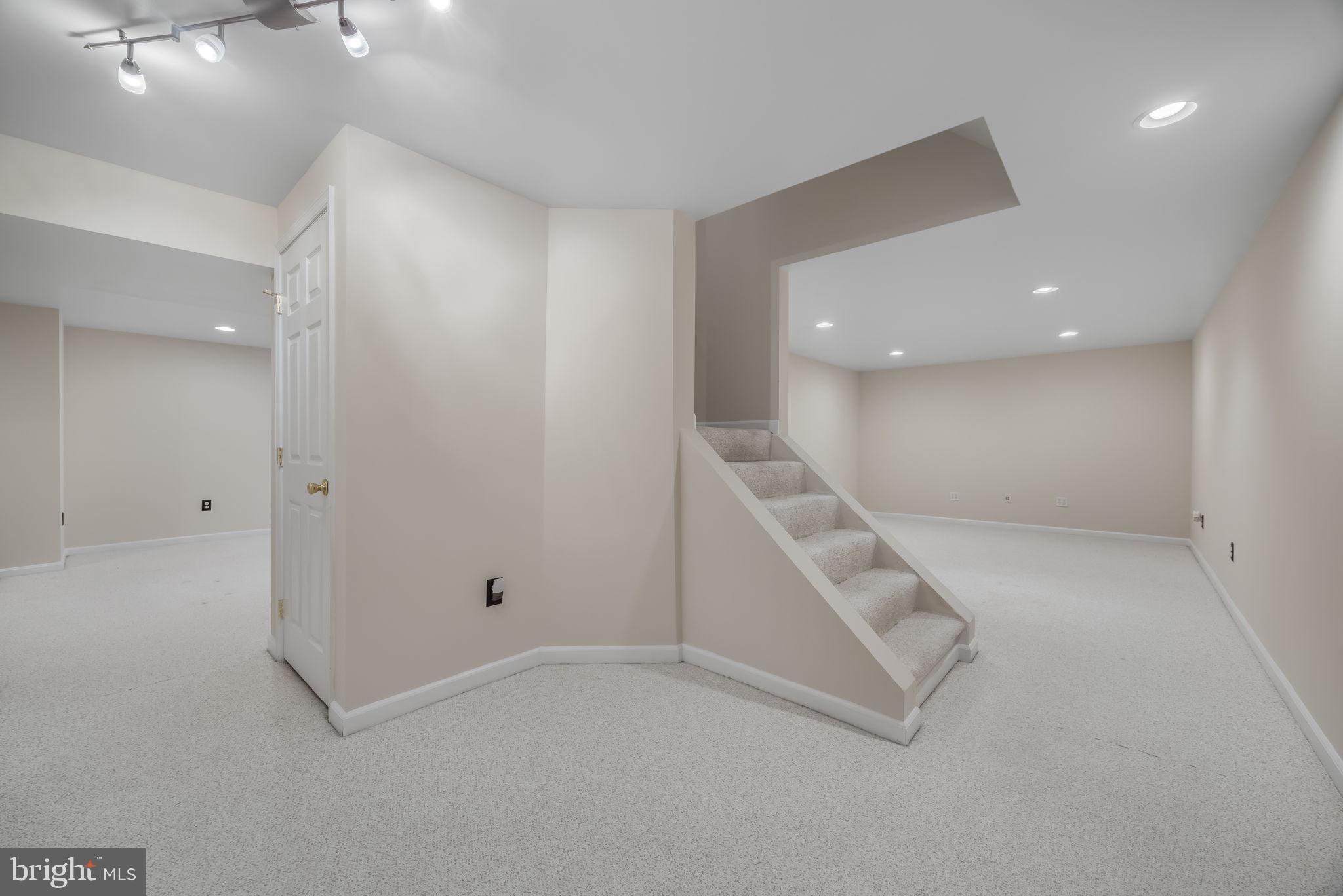 SOUTH WOODS - Residential