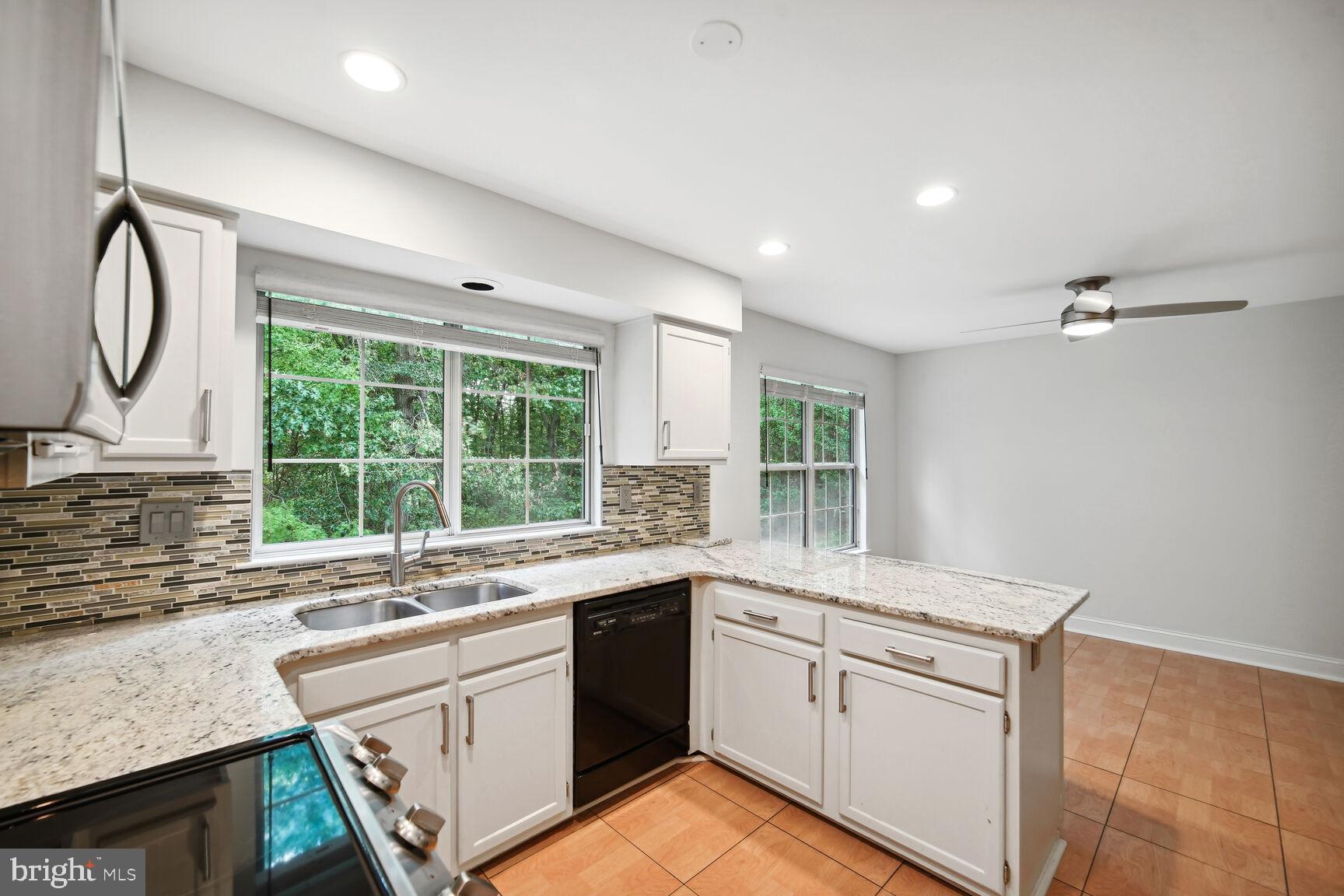 WHITE OAK MANOR - Residential