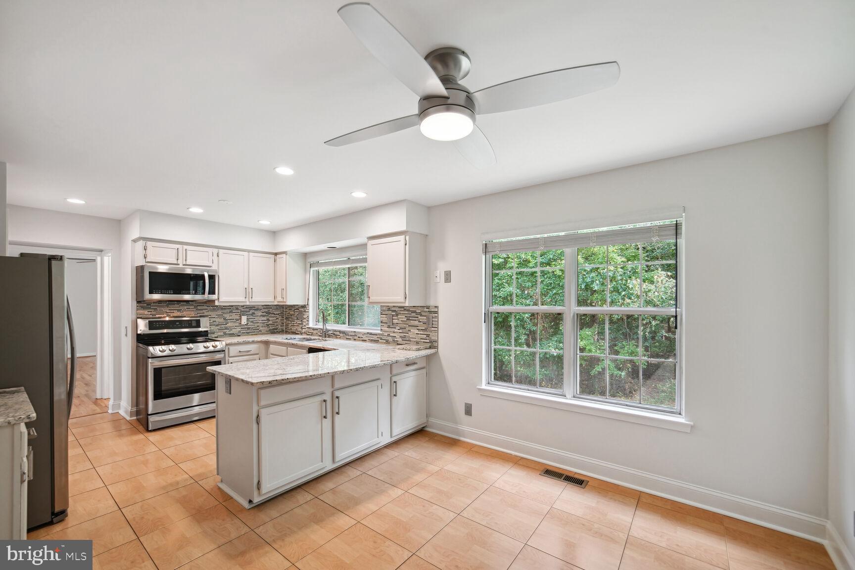 WHITE OAK MANOR - Residential