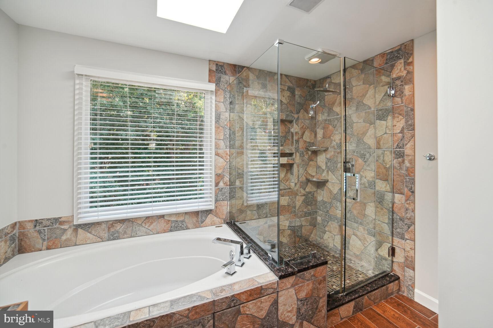 WHITE OAK MANOR - Residential