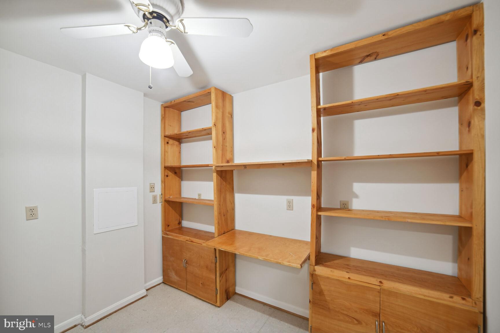 WHITE OAK MANOR - Residential