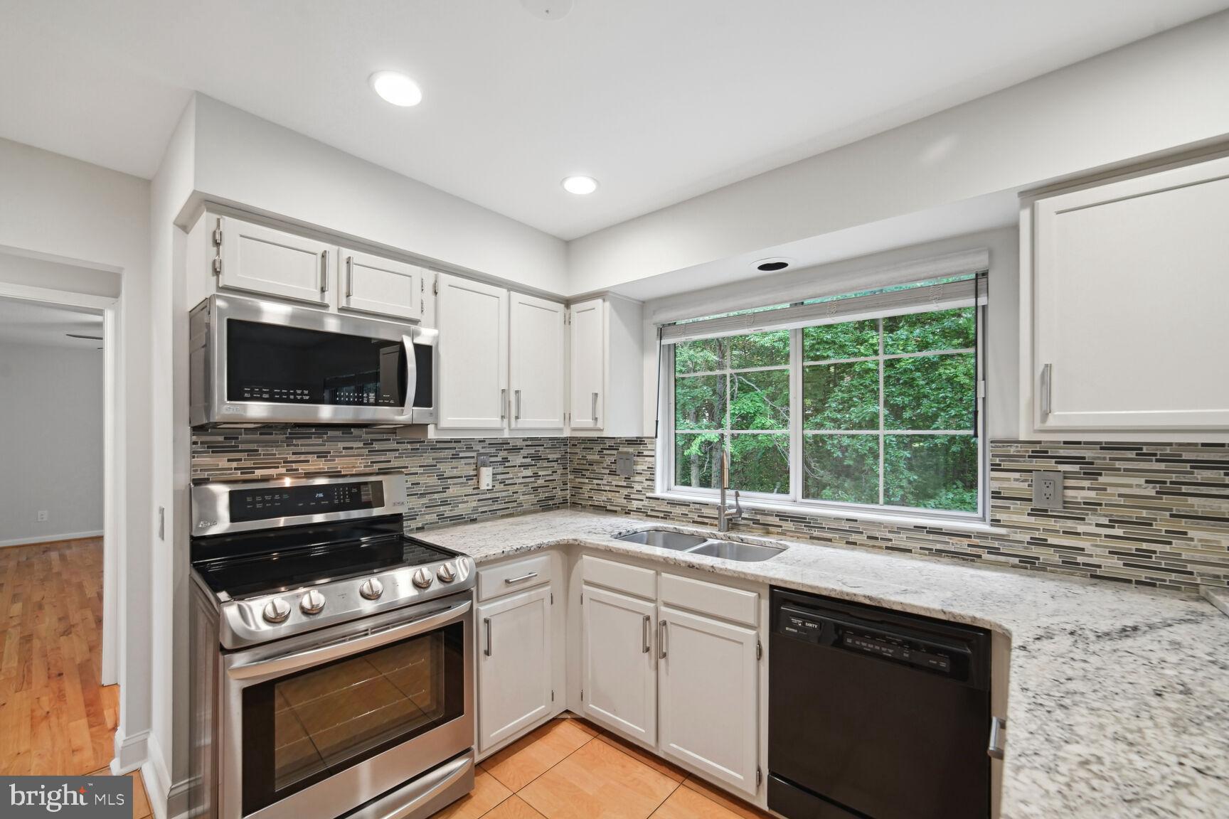 WHITE OAK MANOR - Residential