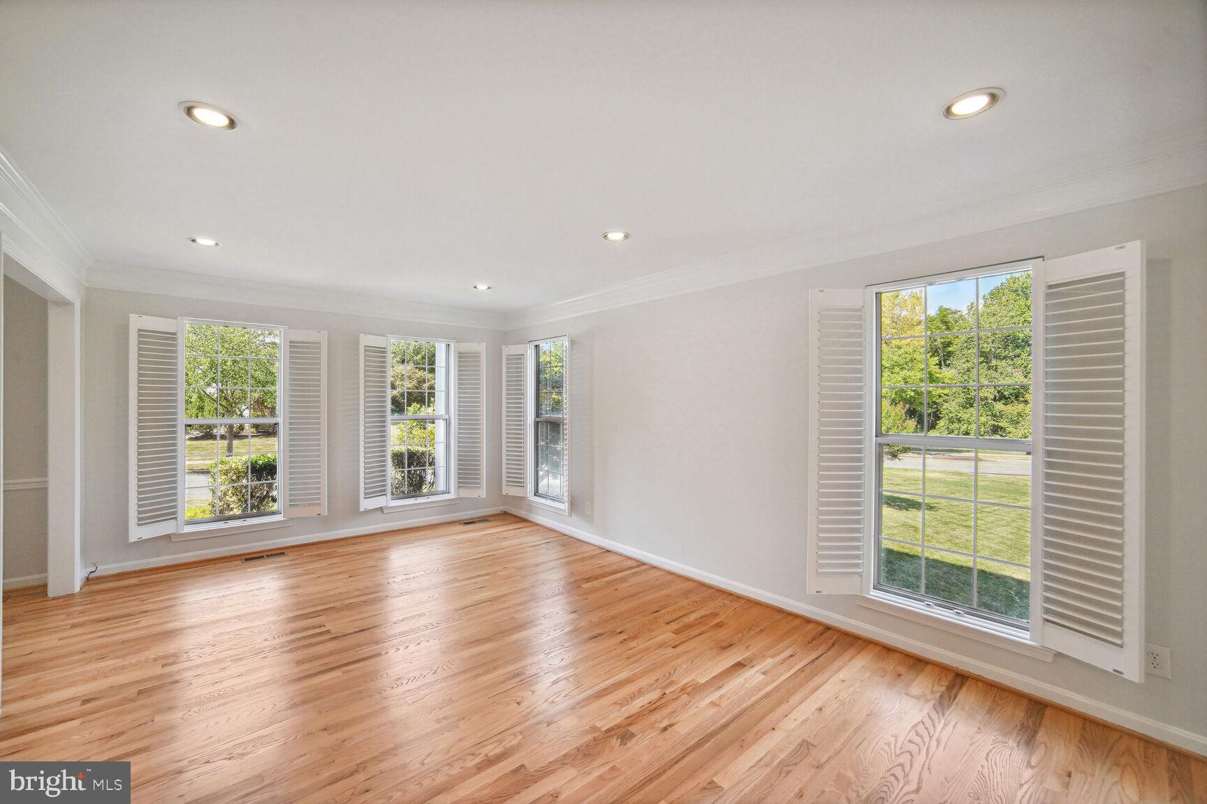 WHITE OAK MANOR - Residential