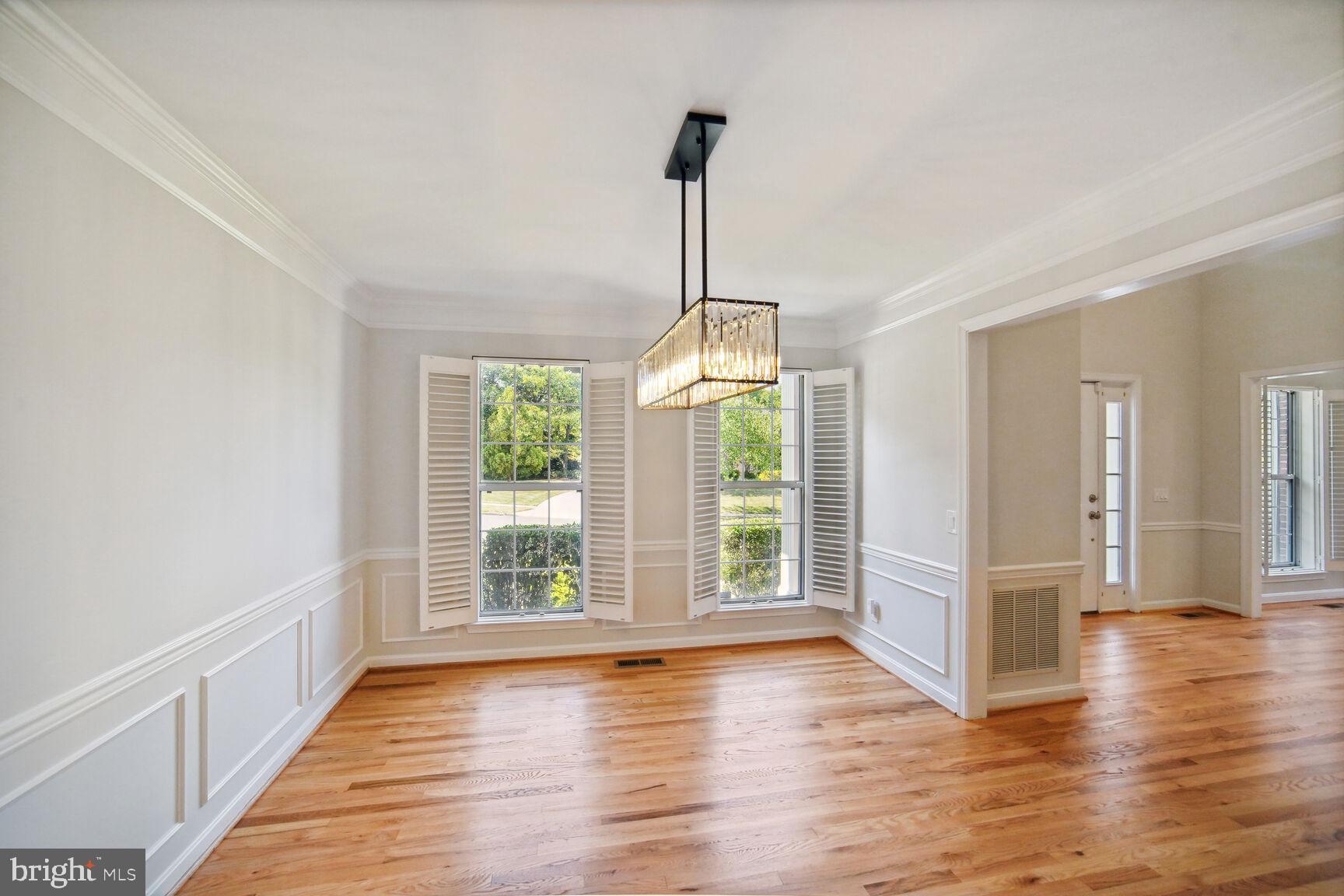 WHITE OAK MANOR - Residential