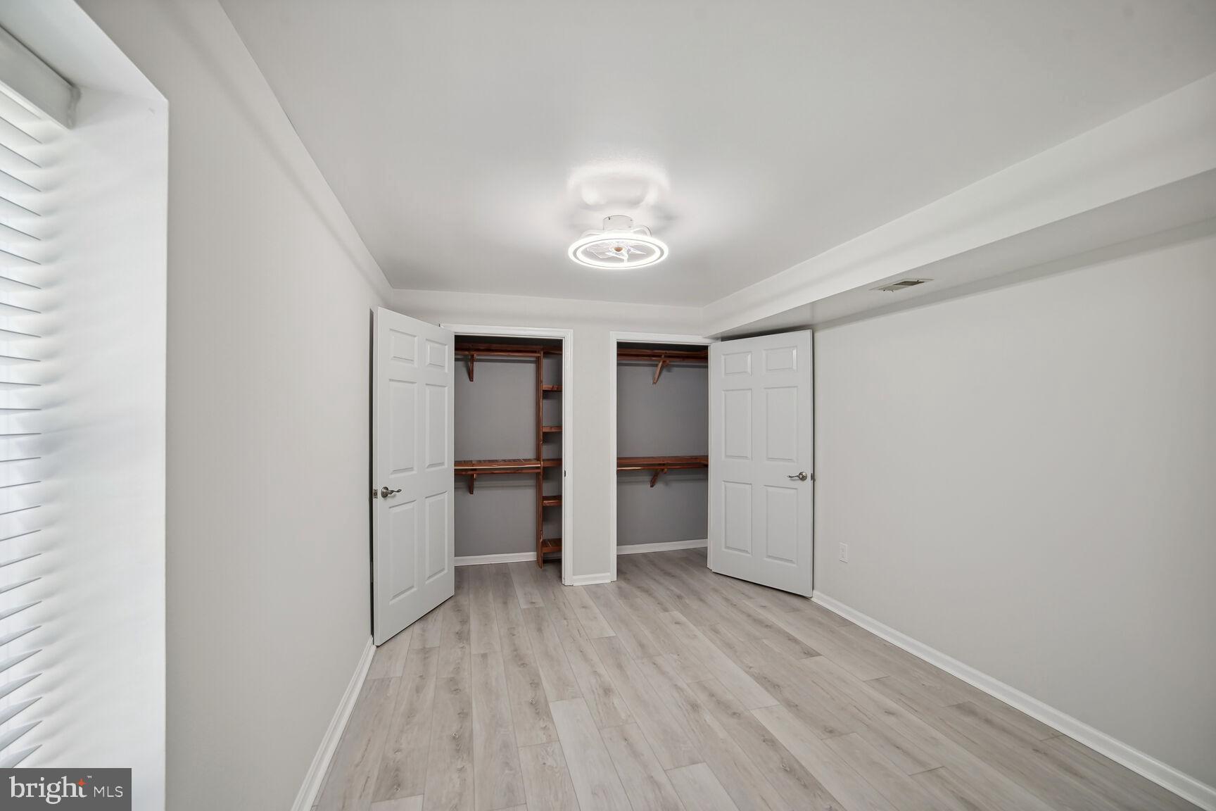 WHITE OAK MANOR - Residential