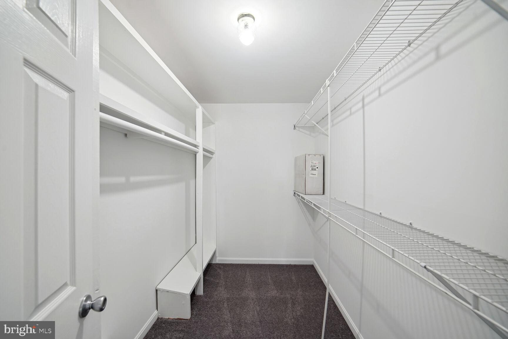 WHITE OAK MANOR - Residential