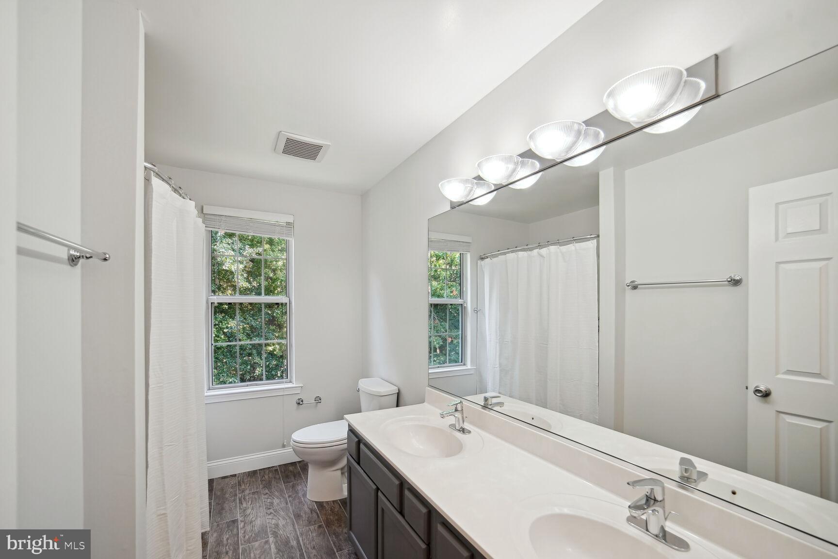 WHITE OAK MANOR - Residential