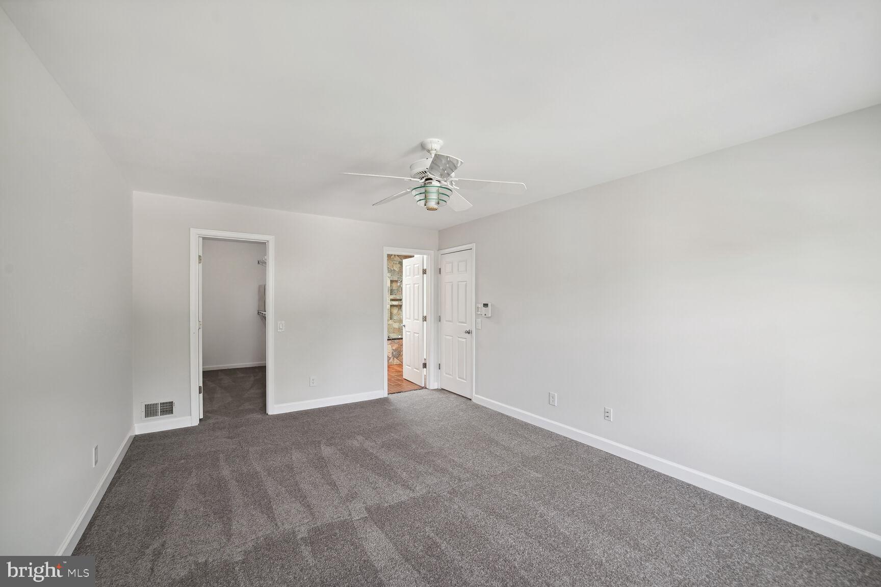 WHITE OAK MANOR - Residential