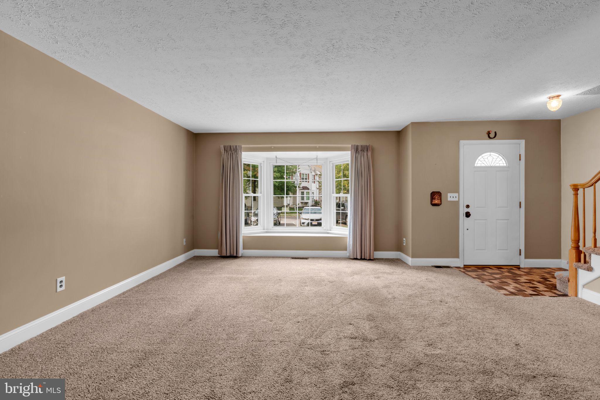 16 DUNMOOR COURT N