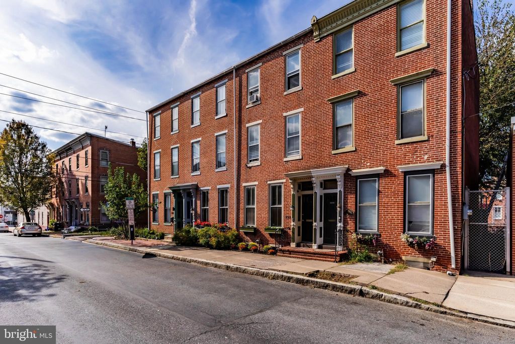 Photo of 222 Cumberland Street, HARRISBURG, PA 17102 (MLS # PADA2050292)