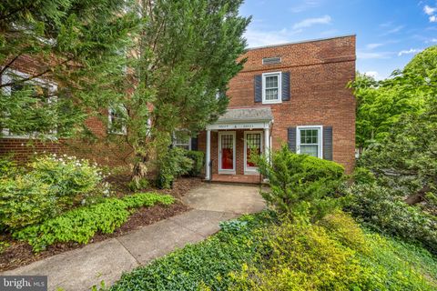 Photo of 2800 S Abingdon Street #B, ARLINGTON, VA 22206 (MLS # VAAR2071970)