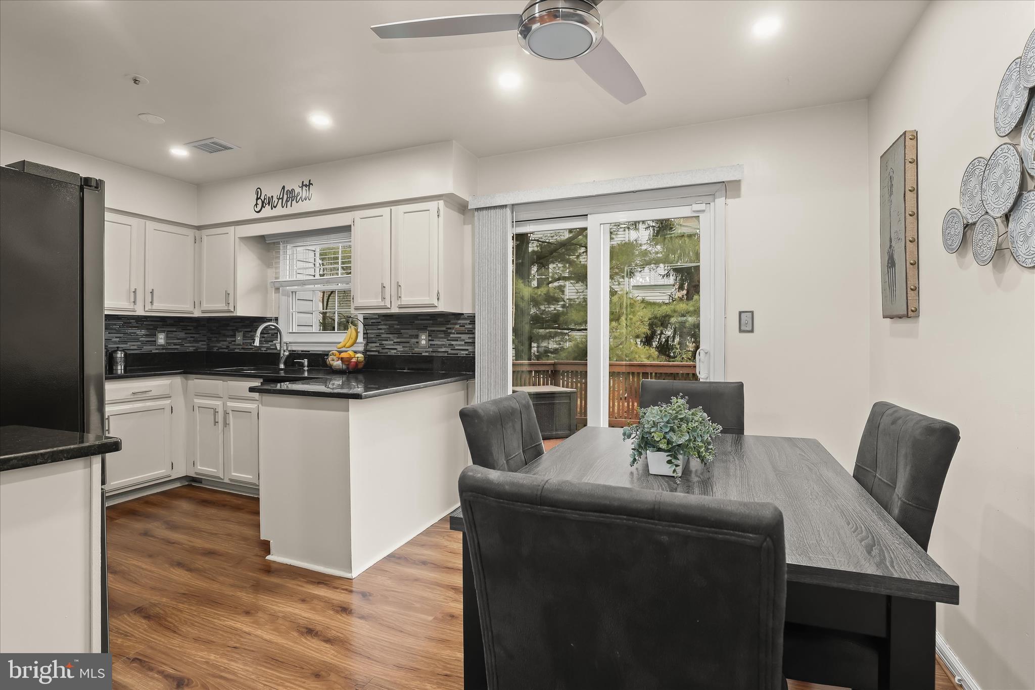 LAUREL LAKES - Residential