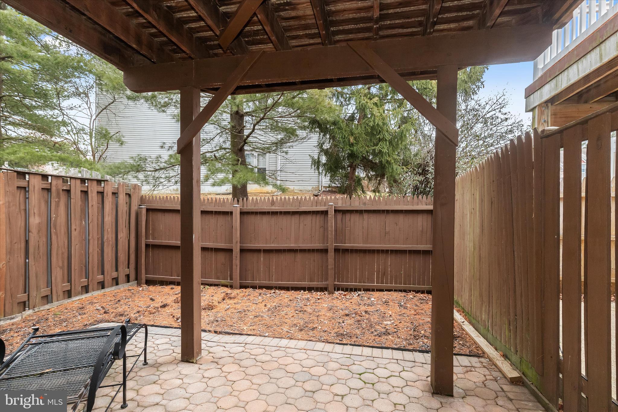 LAUREL LAKES - Residential