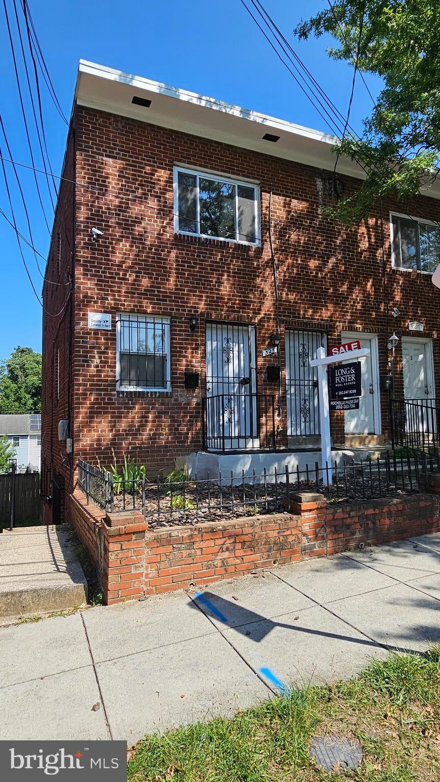 323 54TH STREET NE