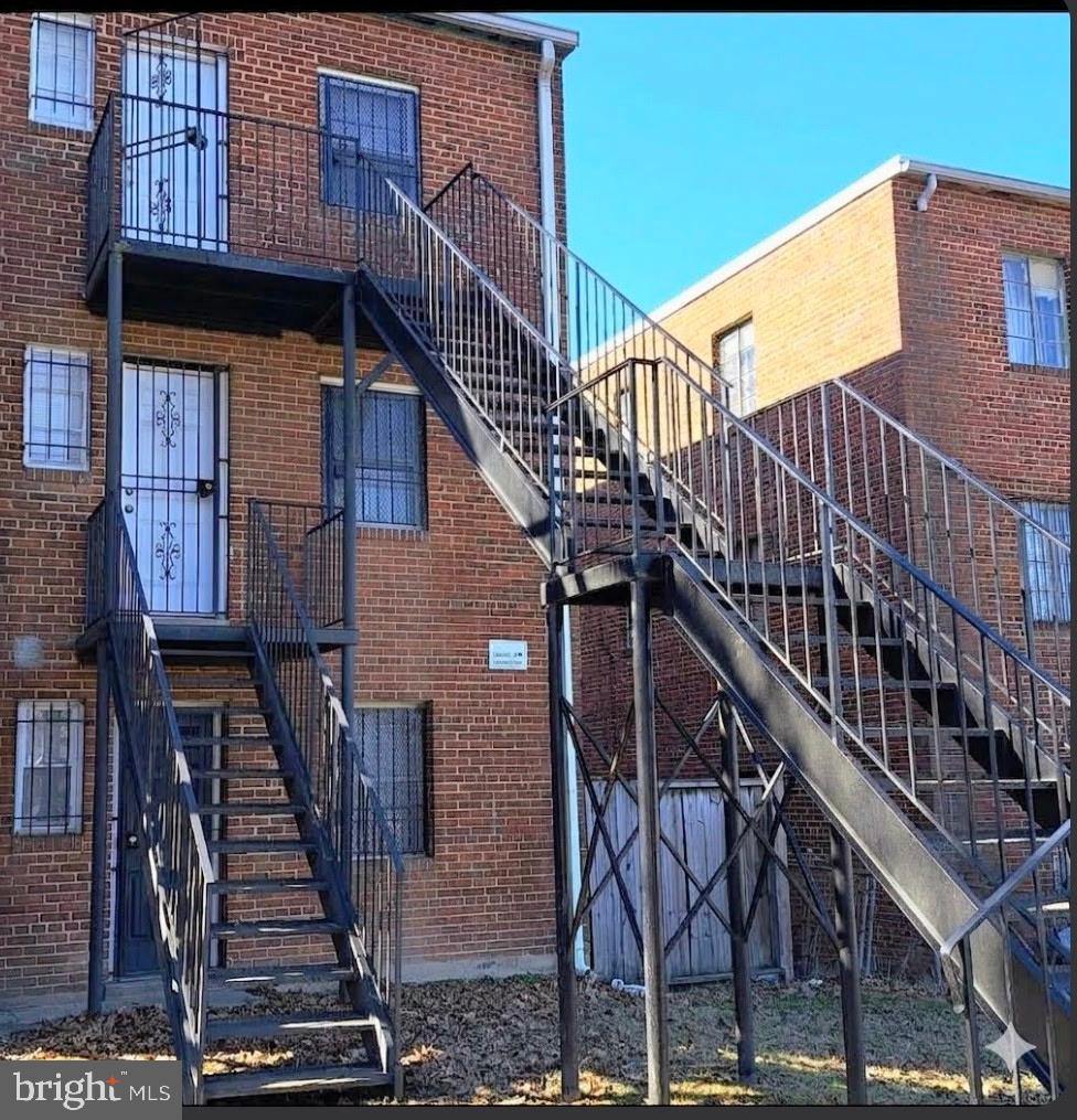 323 54TH STREET NE