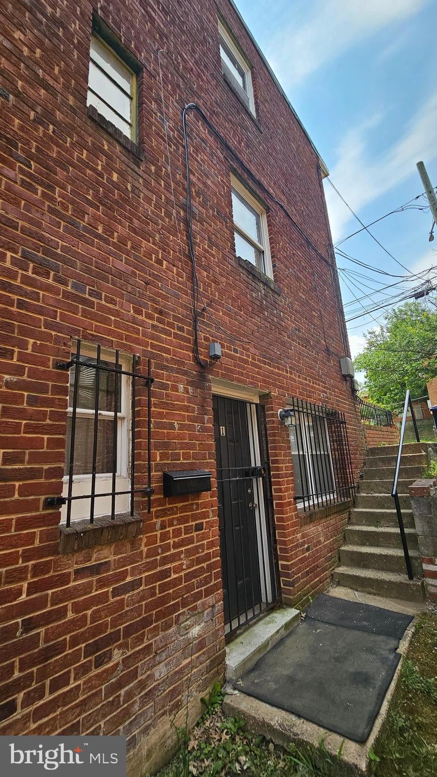 323 54TH STREET NE