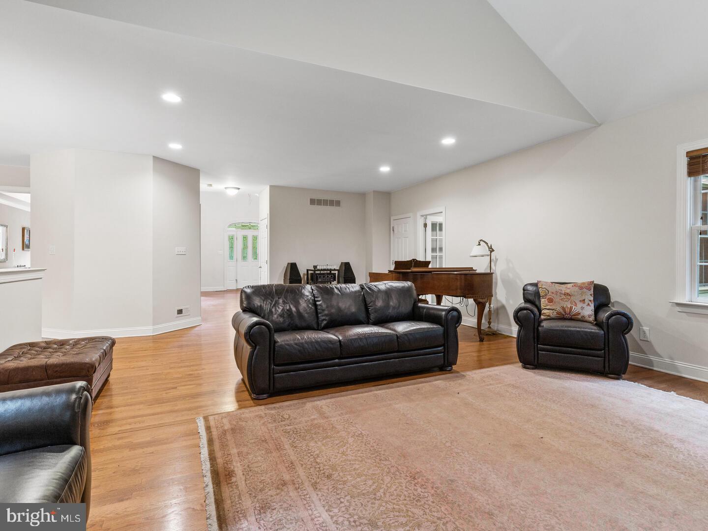 MEADOWBROOK - Residential