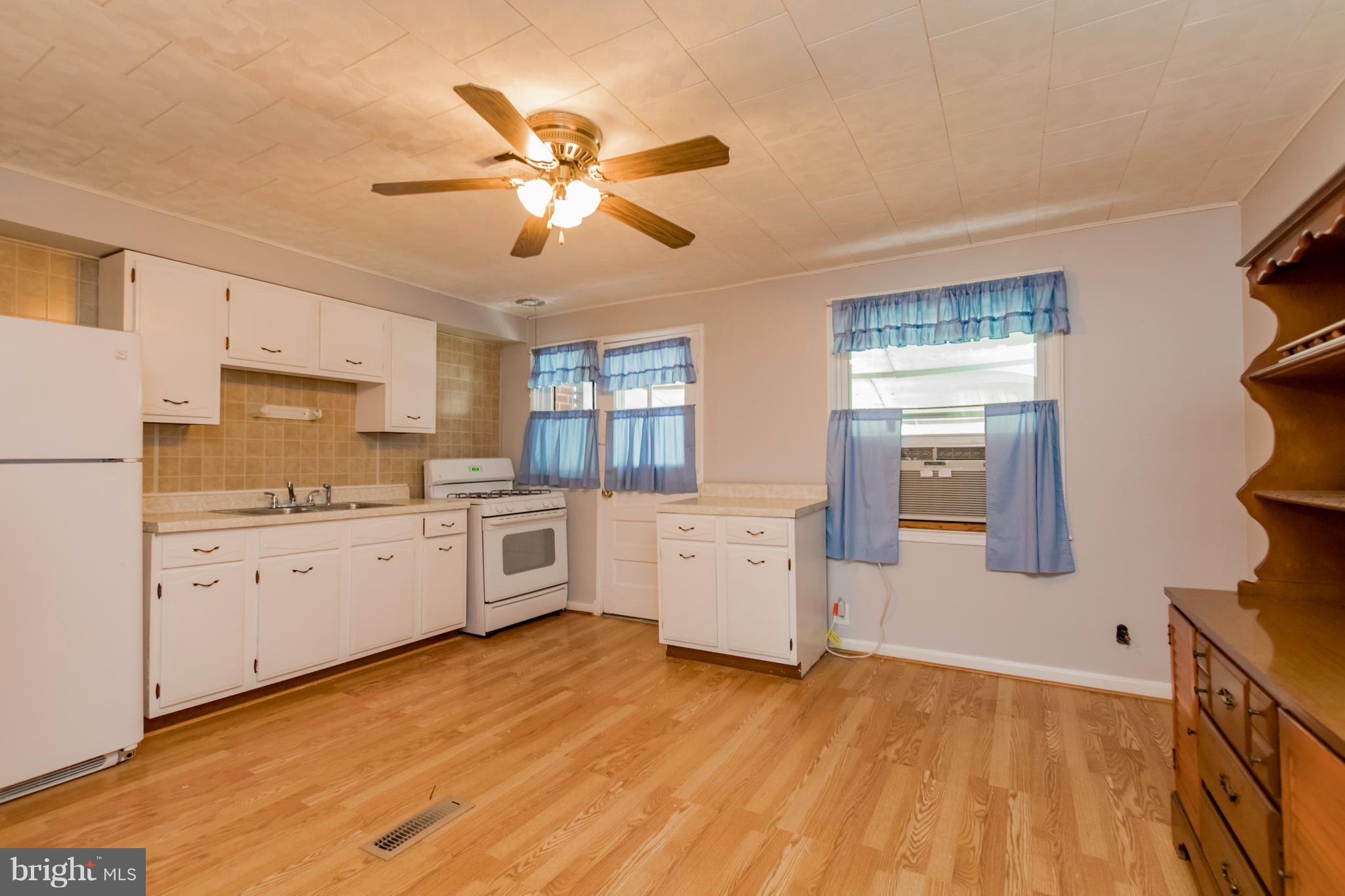 BEVERLY HILLS - Residential Lease