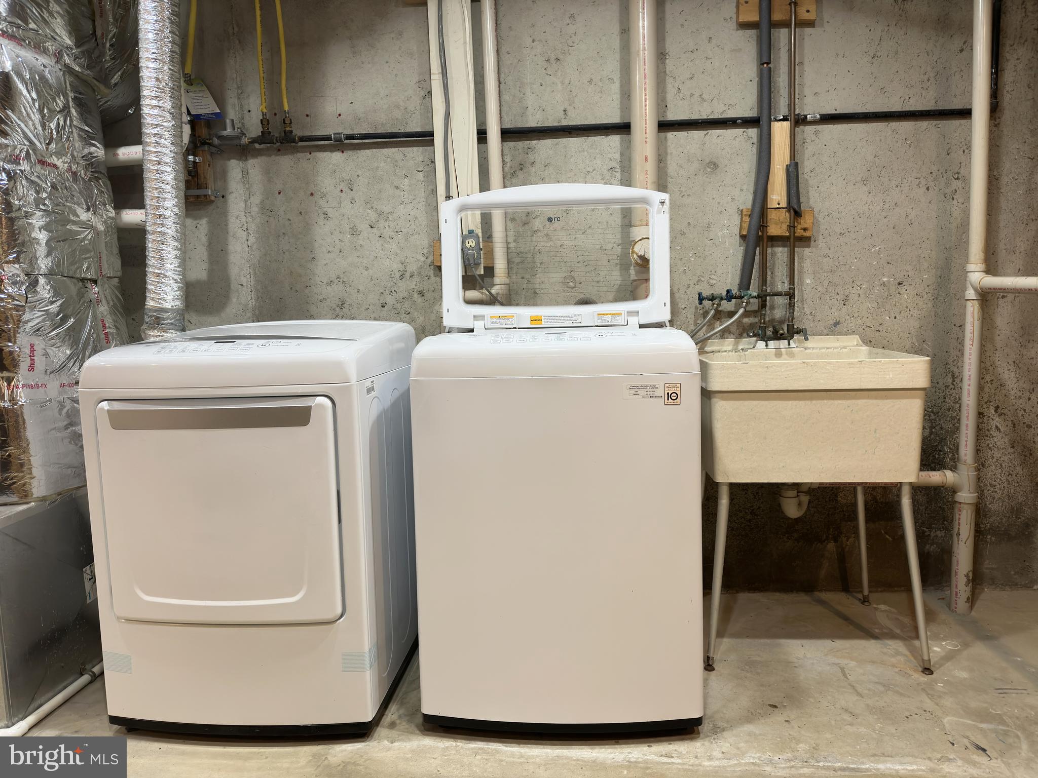 BURKE CENTRE - Residential Lease