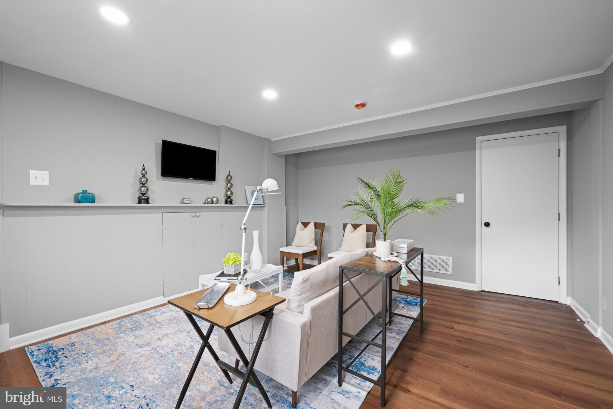 SHIRLEY HILLS - Residential Lease