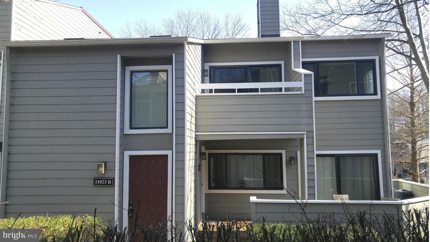 Fantastic 2 bed condo w/open floorplan. Recent upgrades include: new granite counters, new stainless appliances, new bathroom vanities, new tile, & new carpet. Freshly painted!  W&OD trail in neighborhood. Enjoy all of Reston's amenities: free concerts in  summer, art exhibits at town center, outdoor ice skating, restaurants, shopping, & much more. One mile from new Wiehle-Reston  Metro Station!