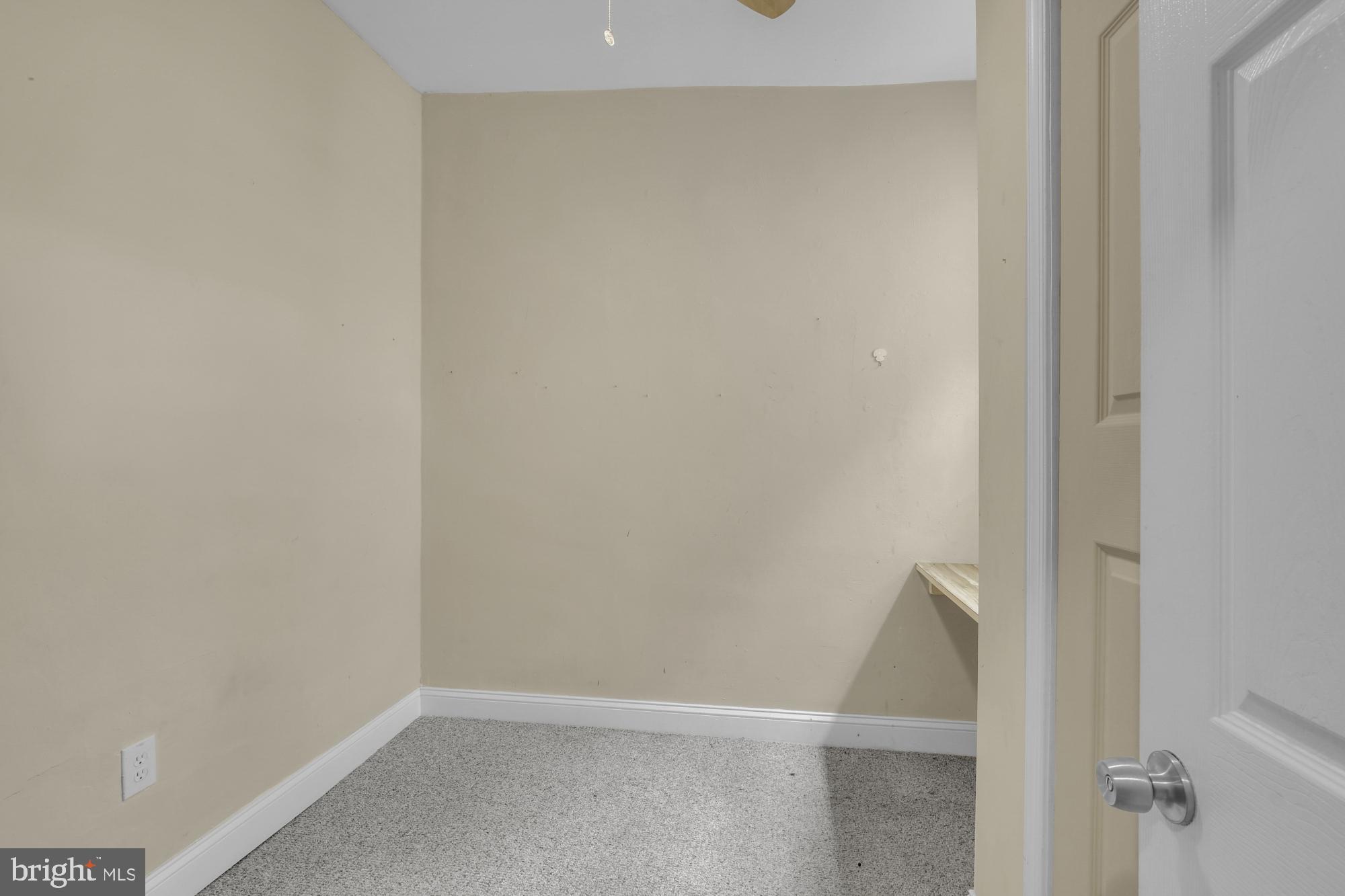 DICKENS SQ - Residential Lease