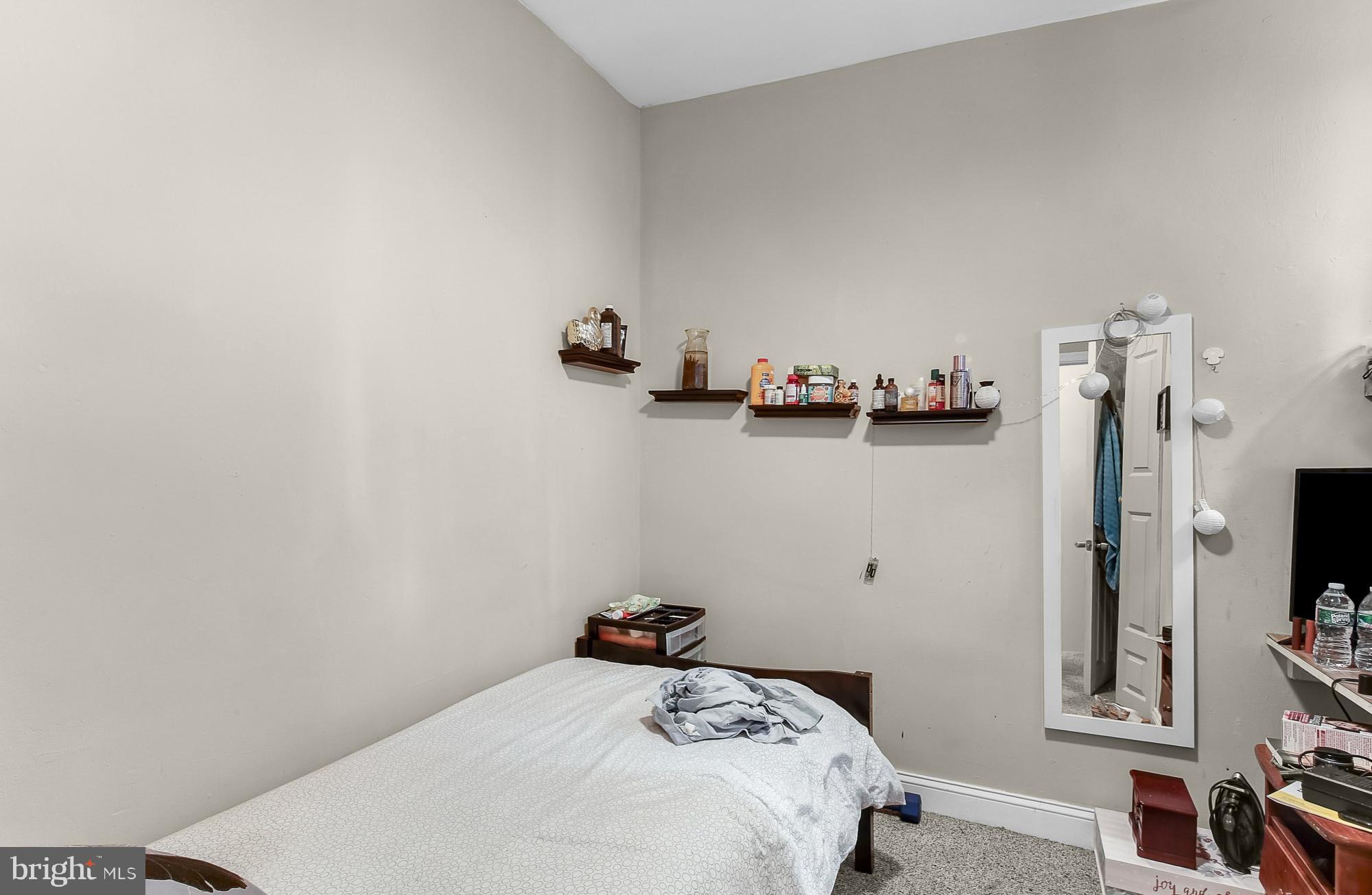 DICKENS SQ - Residential Lease