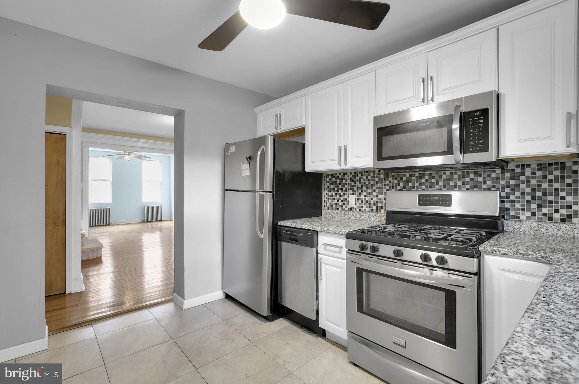 DICKENS SQ - Residential Lease